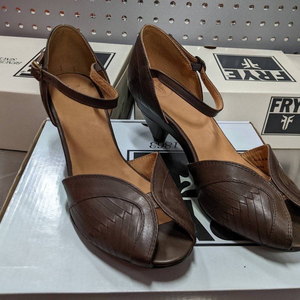 Frye - Ada Vintage Strap - Bark - Picture 11 of 11